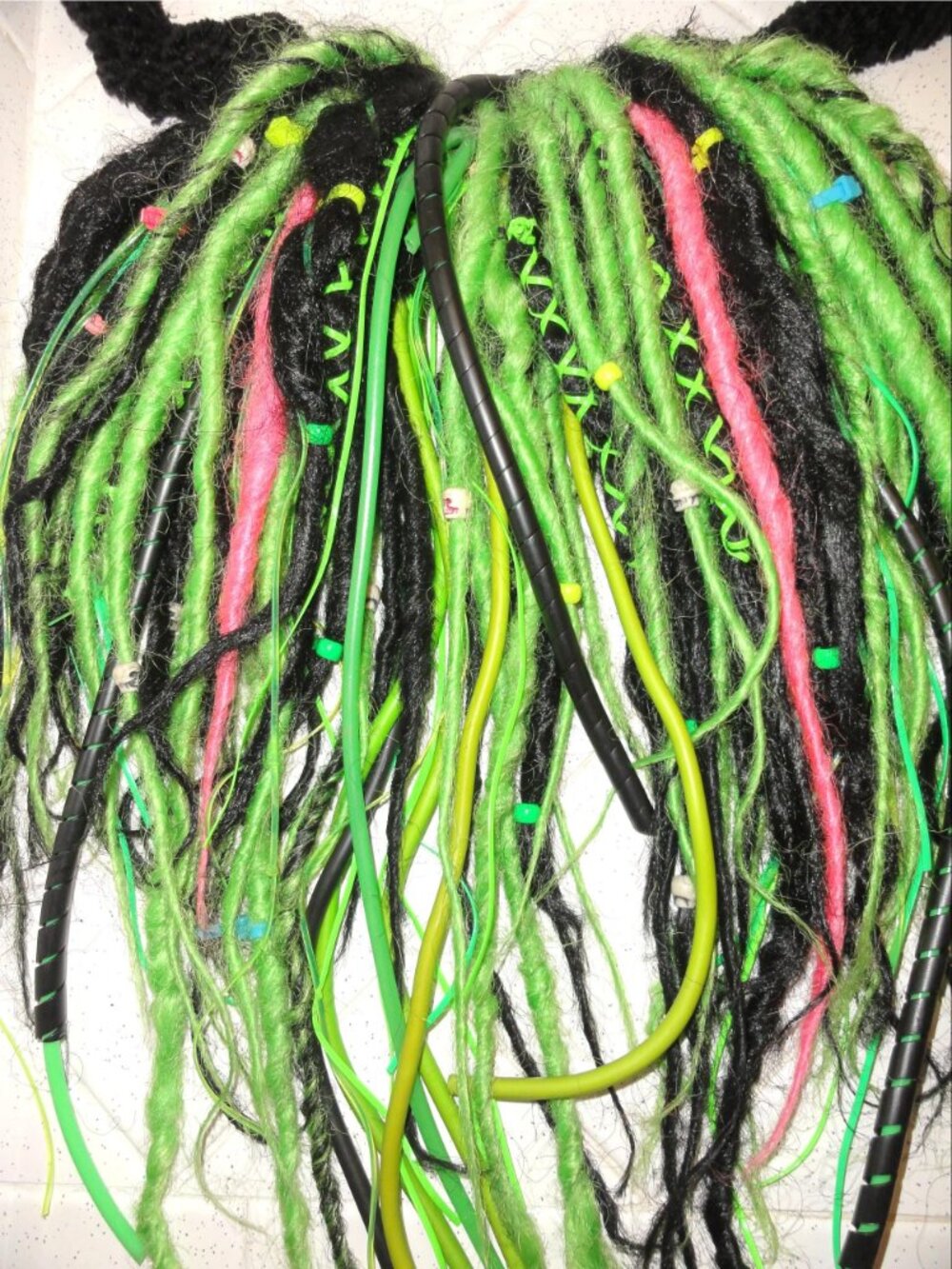 Single Green & Black Dread Falls rexlace tubing beads hair extensions dreads - Picture 10 of 16